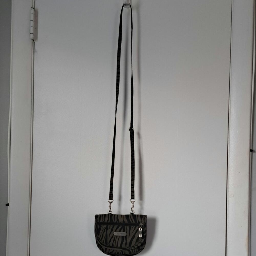 Baggallini Crossbody Teenee Phone Bagg
Green and Black Zebra Print - Picture 9 of 9